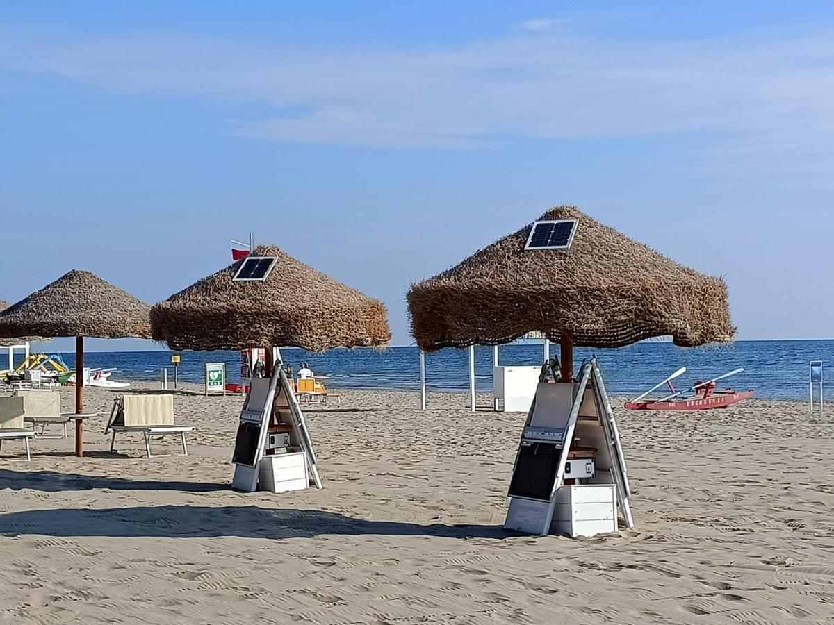 Hotel Bed & Book Римини Экстерьер фото