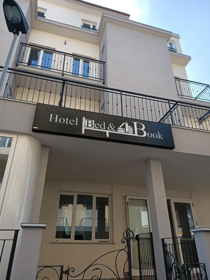 Hotel Bed & Book Римини Экстерьер фото