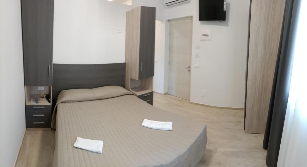 Hotel Bed & Book Римини Экстерьер фото