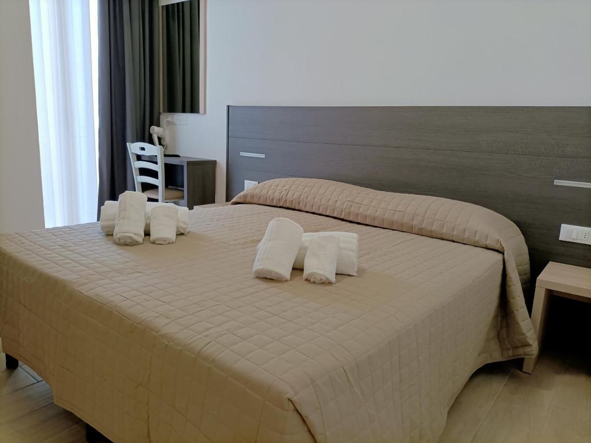Hotel Bed & Book Римини Экстерьер фото