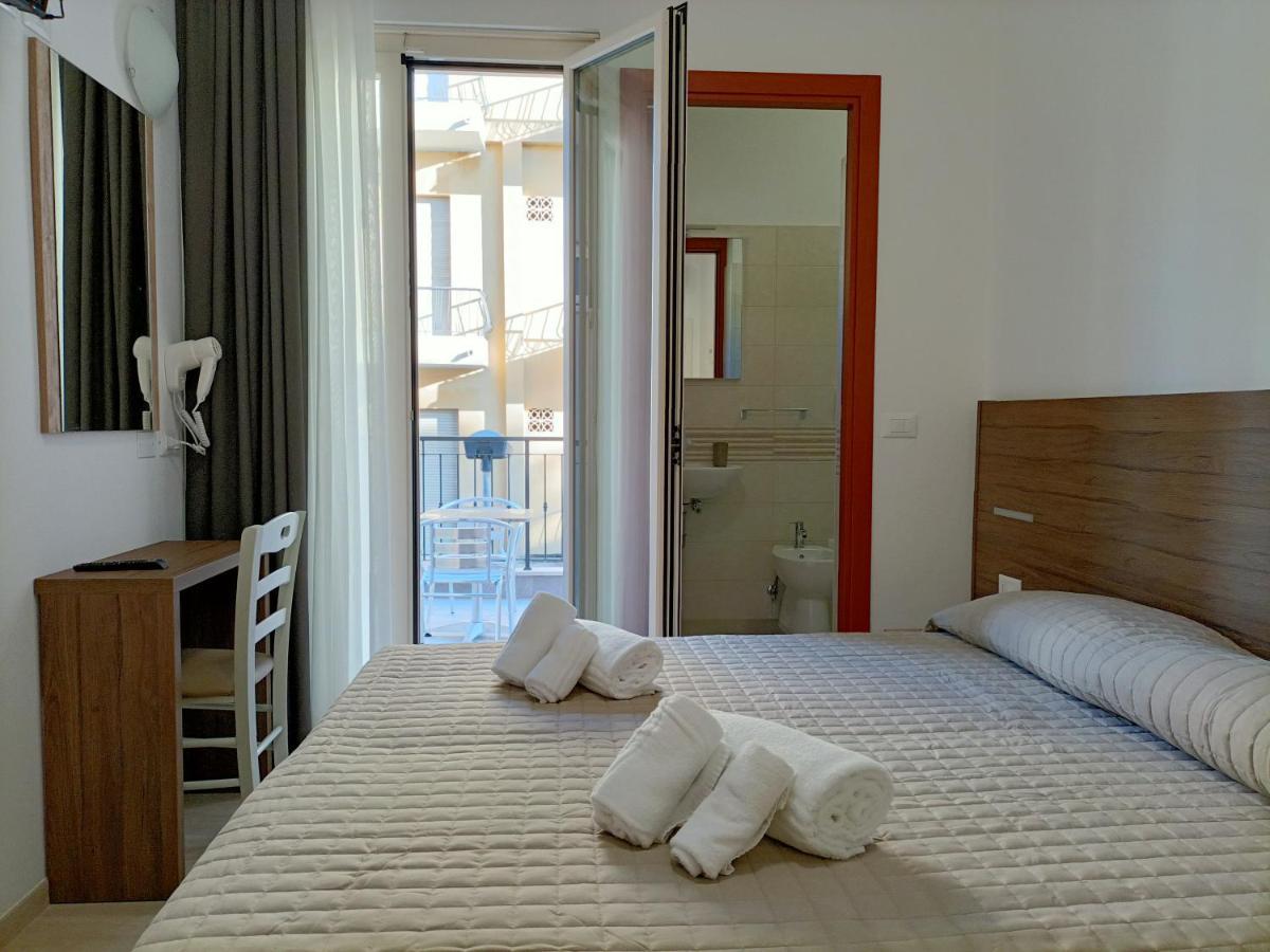 Hotel Bed & Book Римини Экстерьер фото