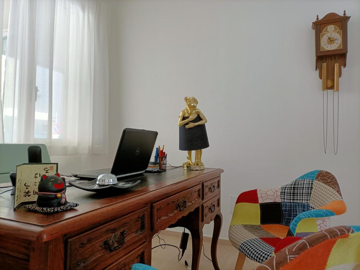 Hotel Bed & Book Римини Экстерьер фото