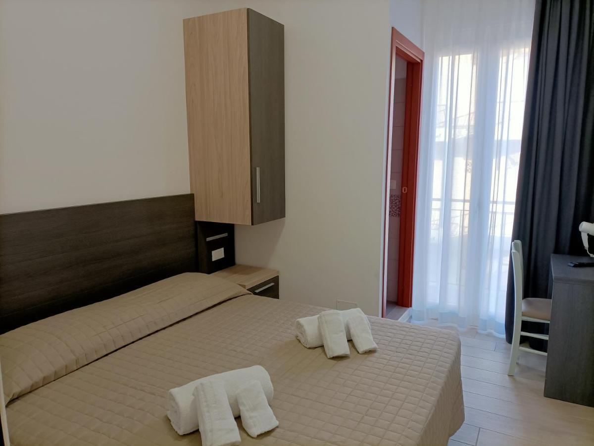 Hotel Bed & Book Римини Экстерьер фото