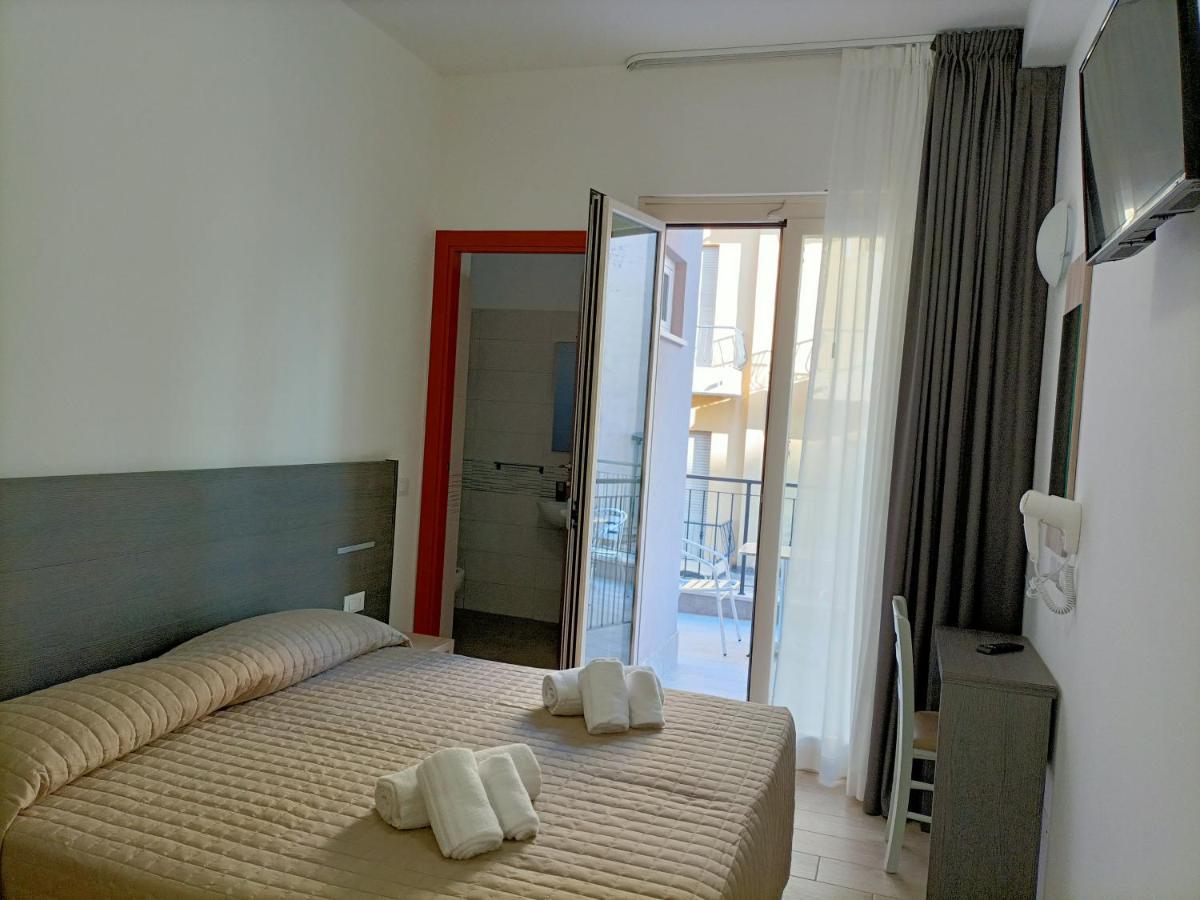 Hotel Bed & Book Римини Экстерьер фото